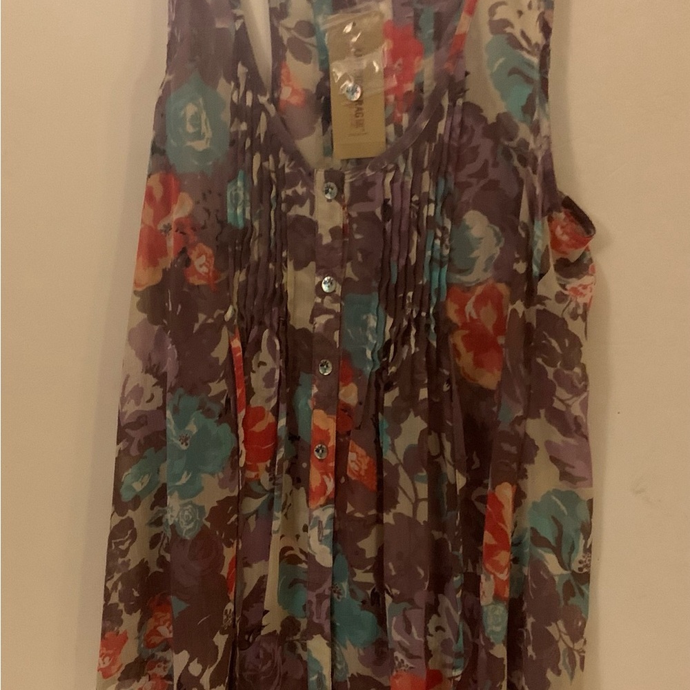 American Rag Floral top - Picture 5 of 6